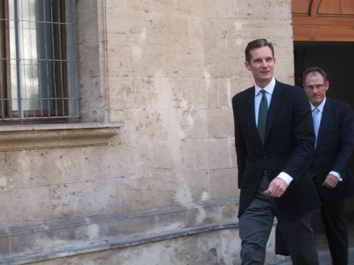 Iñaki Urdangarin Precedido De Su Abogado, Mario Pascual 