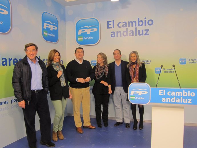 Antonio Sanz Junto A Otros Candidatos Del PP-A Al Parlamento Andaluz