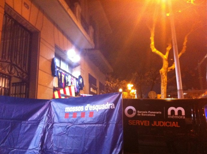 Hallazgo De Tres Cadáveres En Un Piso De Barcelona