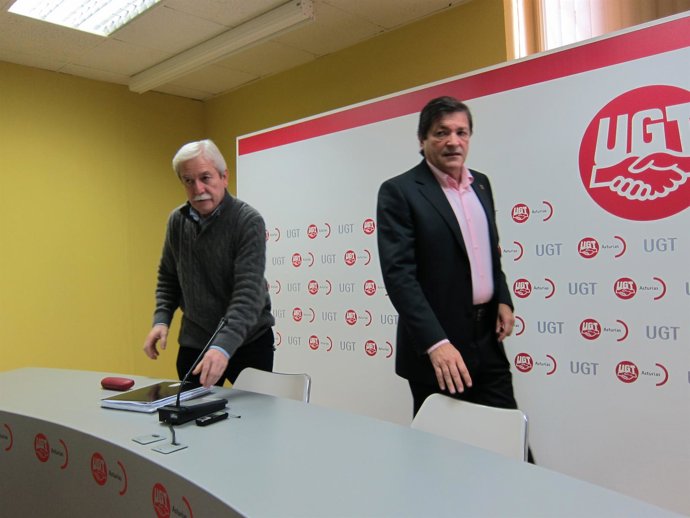 Fernández (Derecha) Con Braga, Antes De Comenzar La Rueda De Prensa.