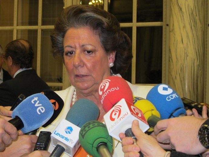 Barberá Atendiendo A Los Medios De Comunicación  en imagen de archivo