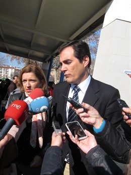 El Alcalde, José Antonio Nieto, Y La Concejal De Educación, María Jesús Botella