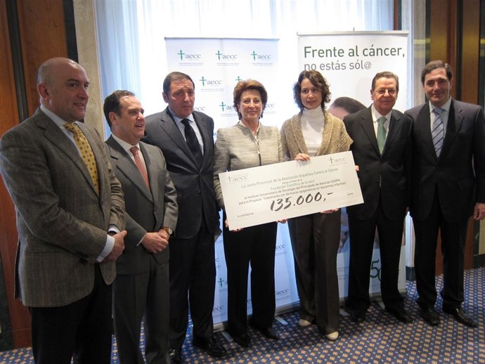 Entrega De La Beca De Investigación De La AECC