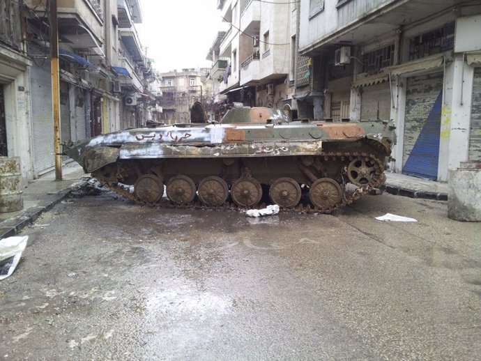 Tanque En La Ciudad Siria De Homs