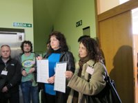 Trabajadores de la Xunta presentan 4.000 firmas contra los recortes