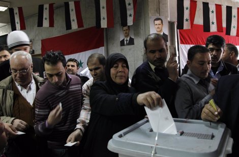 Ciudadanos Sirios Votan En Referéndum La Nueva Constitución