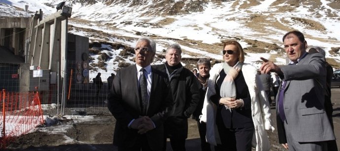 La Presidenta De Aragón Durante La Visita