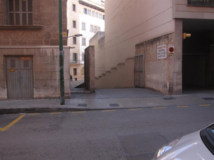 Entrada Trasera A Los Juzgados De Vía Alemania