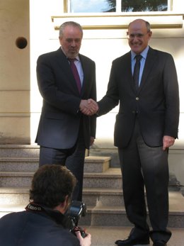 Firma Del Preacuerdo Sanitario Entre La Rioja Y El País Vasco