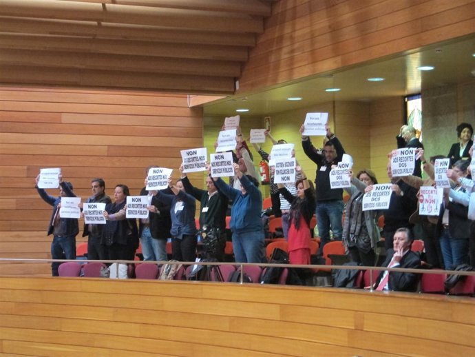 Desalojan A Más De 20 Sindicalistas Del Parlamento