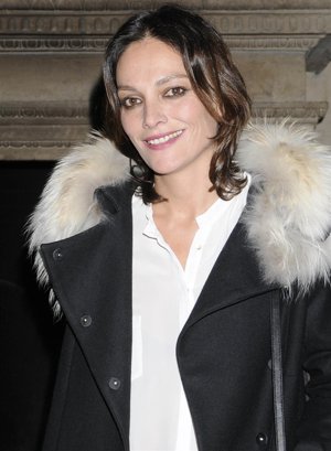 Posado De Laura Ponte