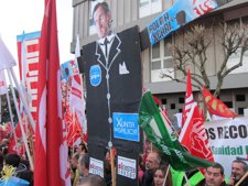 Protesta De Funcionarios Ante El Parlamento