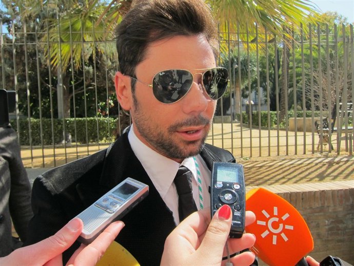 El Cantaor Miguel Poveda, Tras Recibir La Medalla De Andalucía 2012