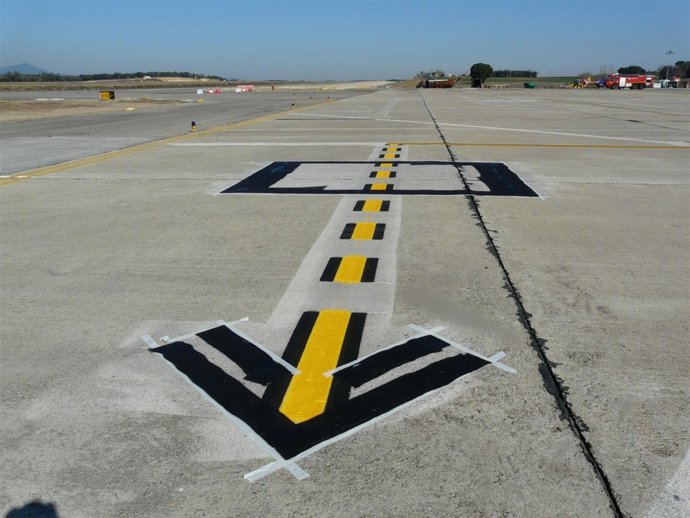 Trabajos De Señalización Del Aeropuerto De Girona