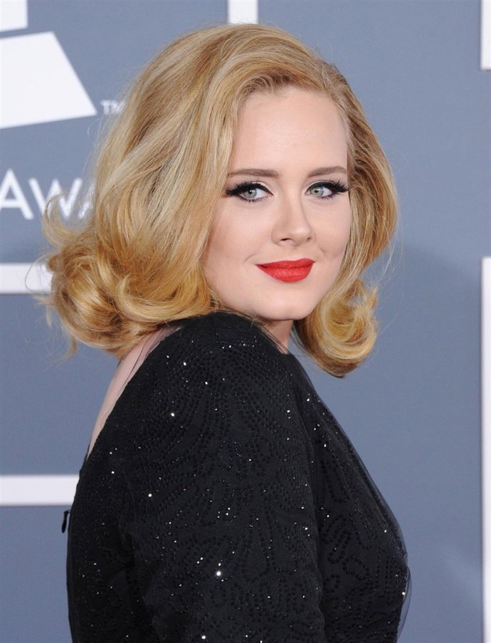 Adele Posa En Los Premios GRAMMY 2012