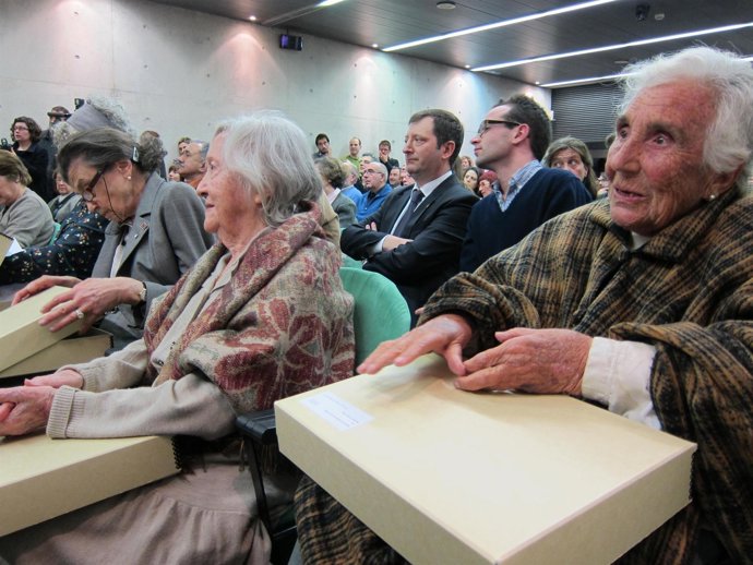  De Izquierda A Derecha, Elena Cambó, Teresa Rovira Y Mercè Romeva