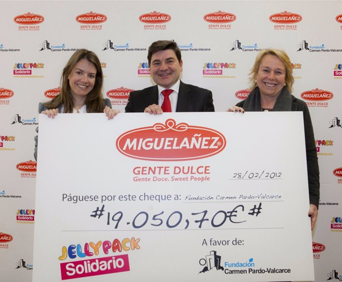 Migueláñez Entrega Cheque De La II Campaña Sonrisas Dulces A Fundación Carmen Pa
