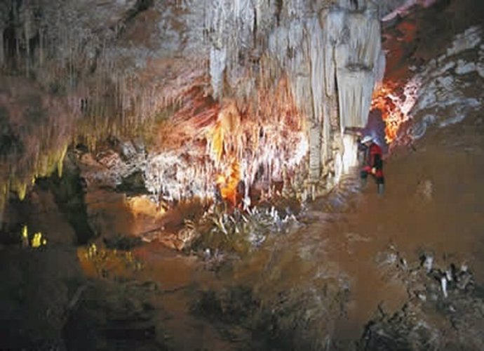 Cueva De El Soplao