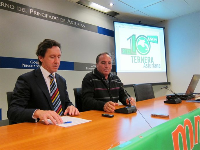 Longo (Izquierda) Con Remis, En La Rueda De Prensa.