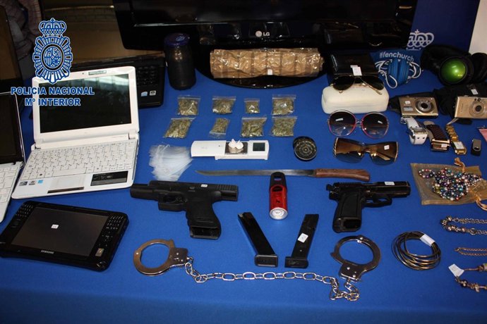 Material Intervenido Por La Policía A Los "Hermanos Latinos"