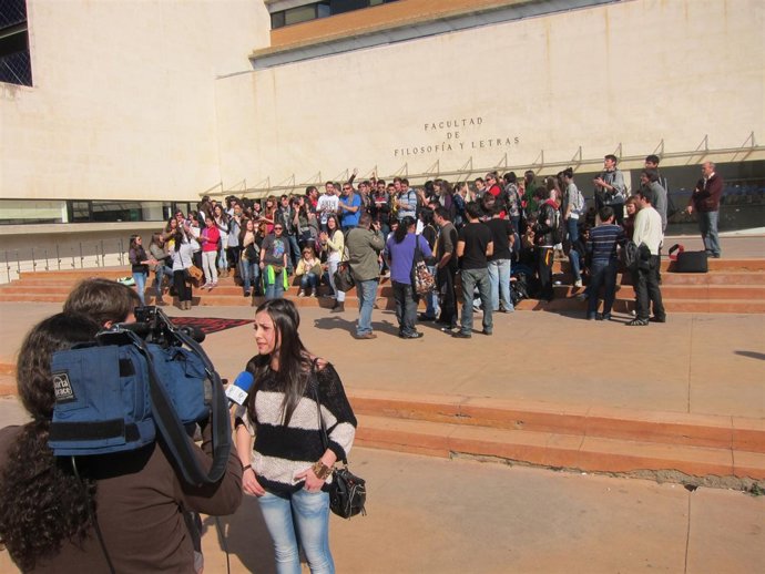 Sara Marchena Portavoz De Los Estudiantes Que Se Han Manifestado En Cáceres