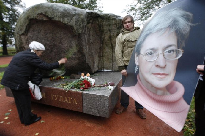Tumba De La Periodista Anna Politkovskaya