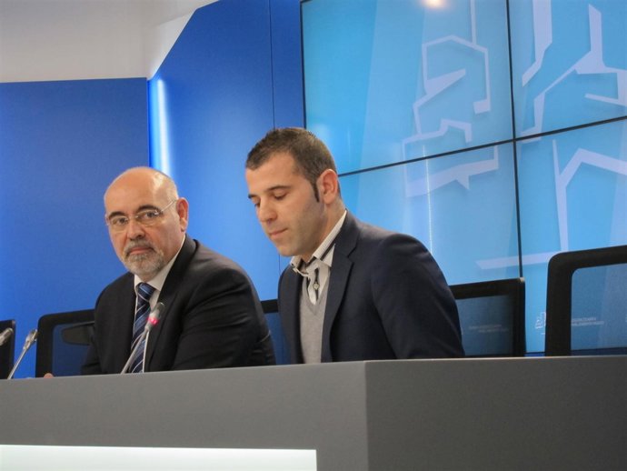 Los Parlamentarios Del PSE Jose Antonio Pastor Y Oscar Rodriguez