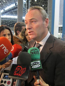Alberto Fabra Atiende A Los Periodistas En Feria Valencia.