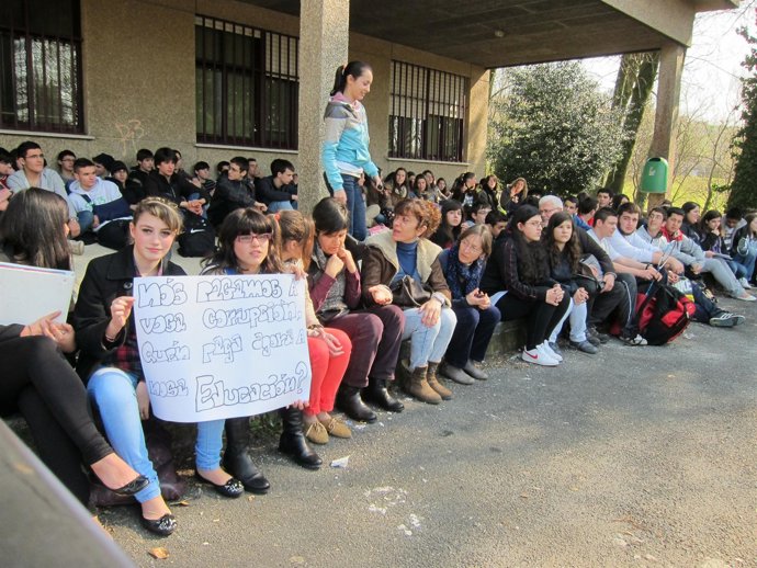 Manifestación De Estudiantes En Santiago