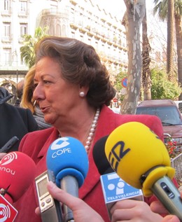 Barberá Ante Los Periodistas Tras Inaugurar La 35 Feria Del Libro Antiguo 