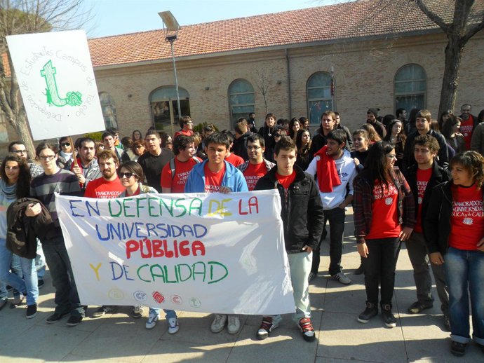 Estudiantes Concentrados En Toledo