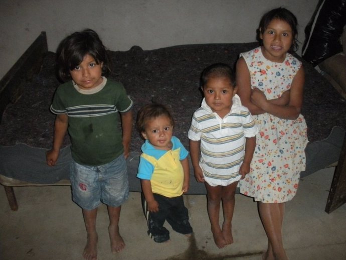 Niños En El Salvador, El Pequeño Superó El Mal De Chagas