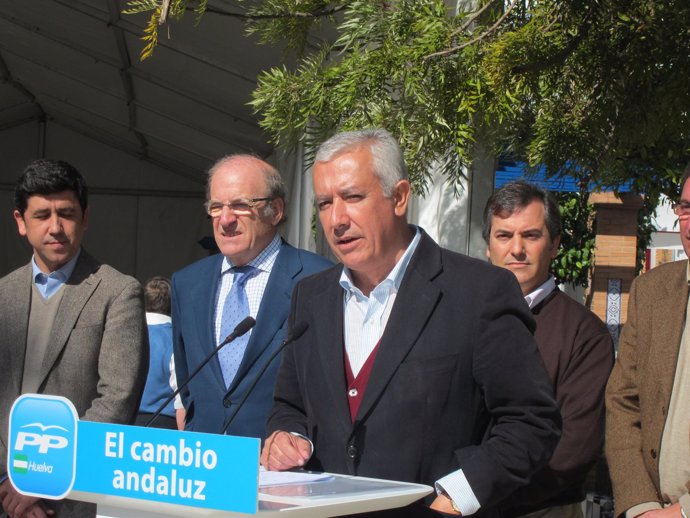 El Candidato Popular A La Junta De Andalucía, Javier Arenas, En Isla Cristina.