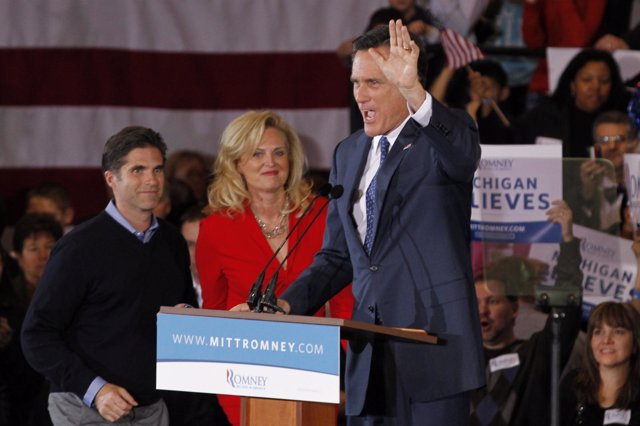El Ex Gobernador De Massachusetts Mitt Romney 