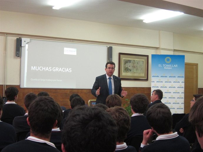 Presidente Fernando Manzano Colegio Tomillar