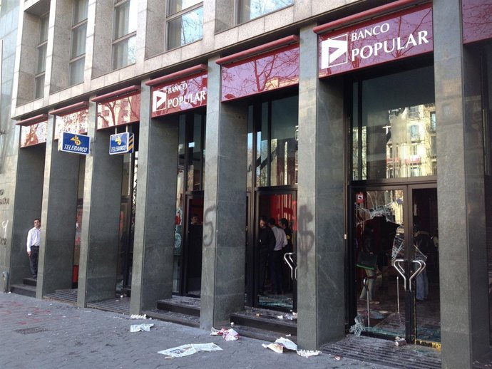 Entidad Bancaria En La Que Han Irrumpido Estudiantes