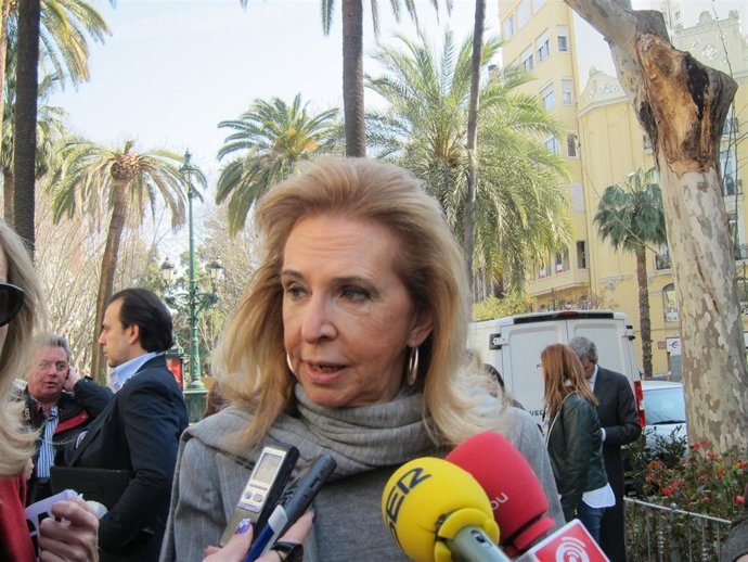 Beneyto Atendiendo A Los Periodistas