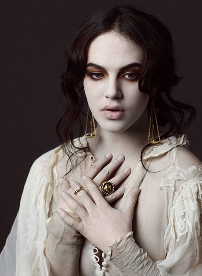 Jessica Brown, Imagen De Dominic Jones 