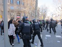 Al menos nueve heridos, cinco mossos, en los altercados de la manifestación universitaria