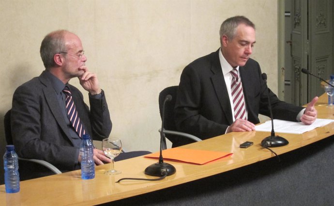 Secretario General Del PSC, Pere Navarro, y el socialista Antoni Castells