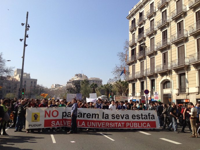 Manifestación Universitaria Contra Los Recortes De La Generalitat