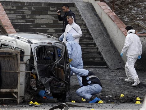 Explosión En Estambul Al Paso De Un Furgón Policial