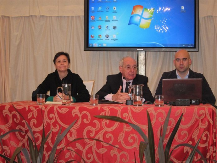 Carmen Moriyón, Emilio Marcos Vallaure Y Jesús Martínez Salvador, En Gijón