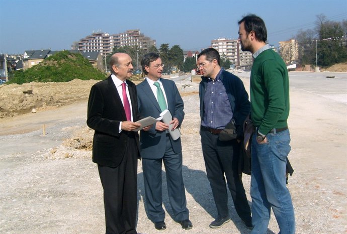 Mazón Y Carmona En La Finca Asilo