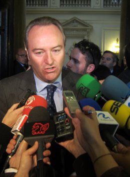 Fabra Atendiendo A Los Periodistas Tras La Mascletà