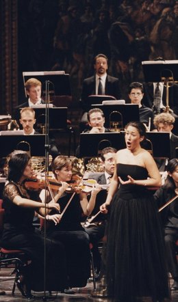 Eugenia Burgoyne Canta En El Palau Un Recital Dedicado A La Figura Gitana
