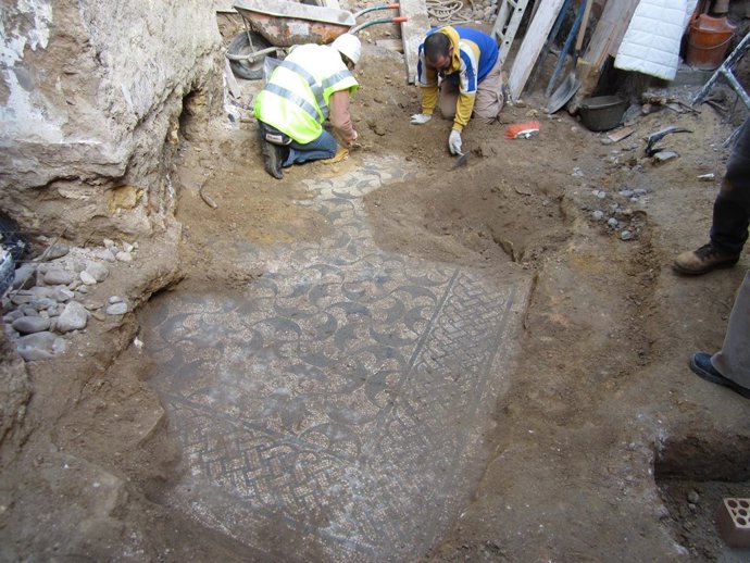 Uno De Los Mosaicos Descubiertos En Esta Finca De Carmona.
