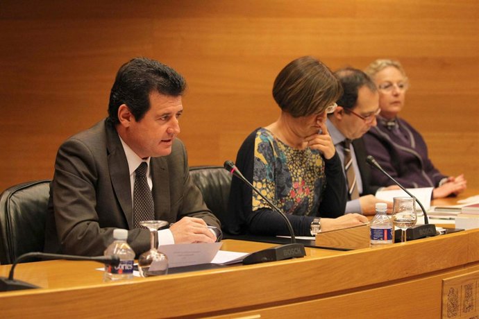 El Vicepresidente De La Generalitat  Jose Ciscar En Una Comision De Las Corts