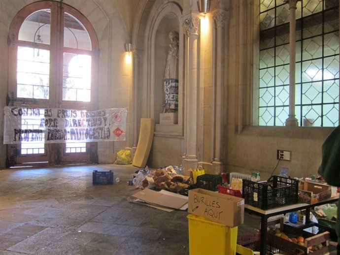 Alumnos Ocupan El Edificio Histórico De La UB