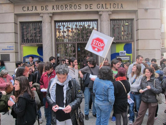 Protesta De Stop Desahucios En Compostela